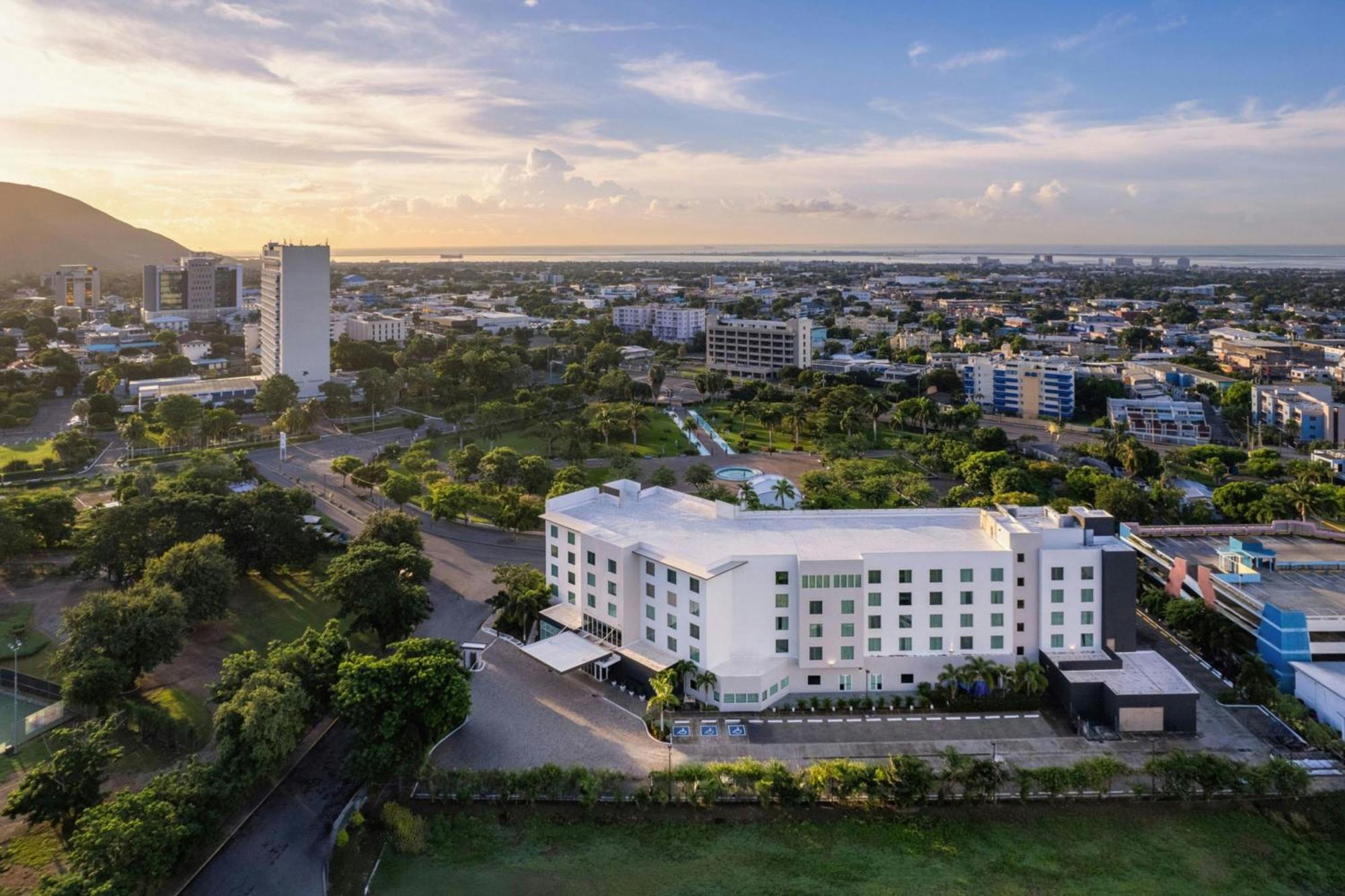 Courtyard By Marriott Kingston, Jamaica Hotel Exterior photo
